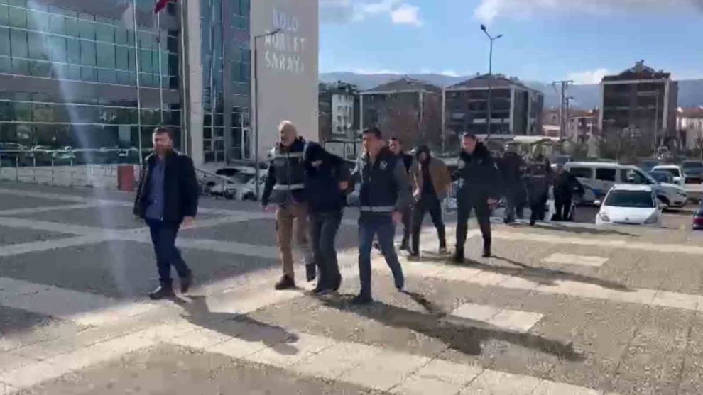 Bolu Emniyet Müdürlüğü: Ateşli Silahla Yağma Şüphelileri Yakalandı