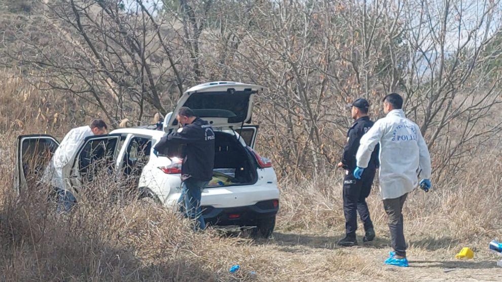 Eşini tabancayla yaraladıktan sonra intihar etti