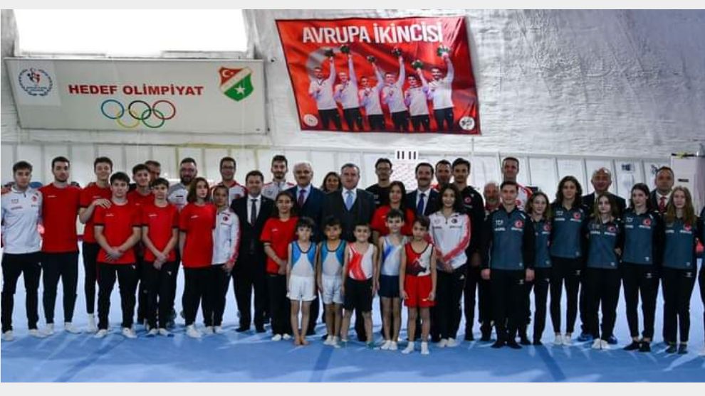 Gençlik ve Spor Bakanı Dr. Osman Aşkın Bak, Sporcularla buluştu