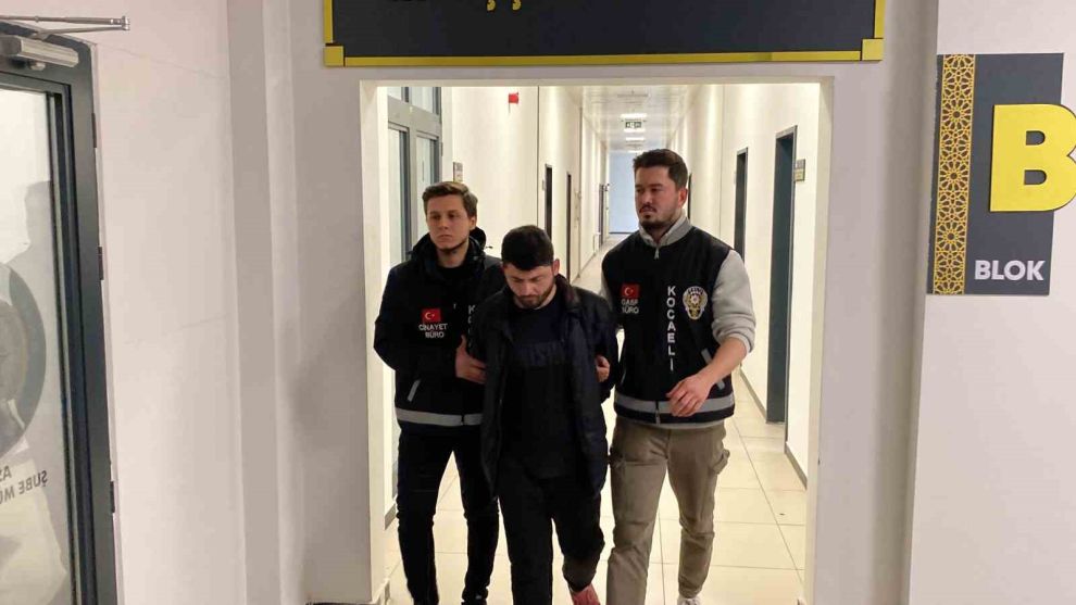 Abisini boğazını keserek öldüren zanlı adliyeye sevk edildi