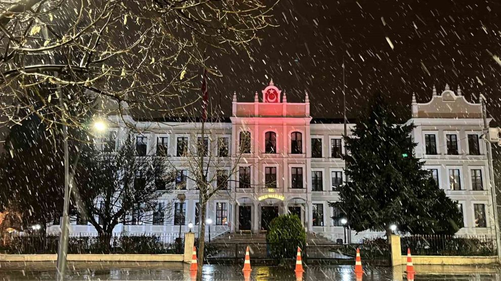 Mart ayında Bolu'da lapa lapa kar yağdı