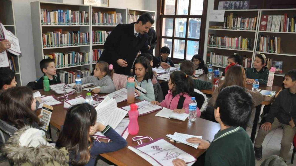 Miniklere kitap sevgisi aşılanıyor