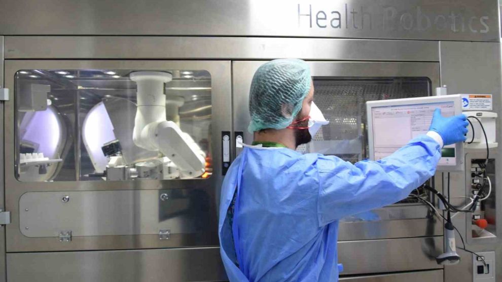 Onkoloji ünitesinde yeni robotik ilaç hazırlama cihazıyla maksimum verim