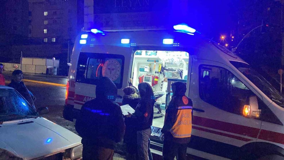 Pikap ile otomobil çarpıştı: 1 hafif yaralı