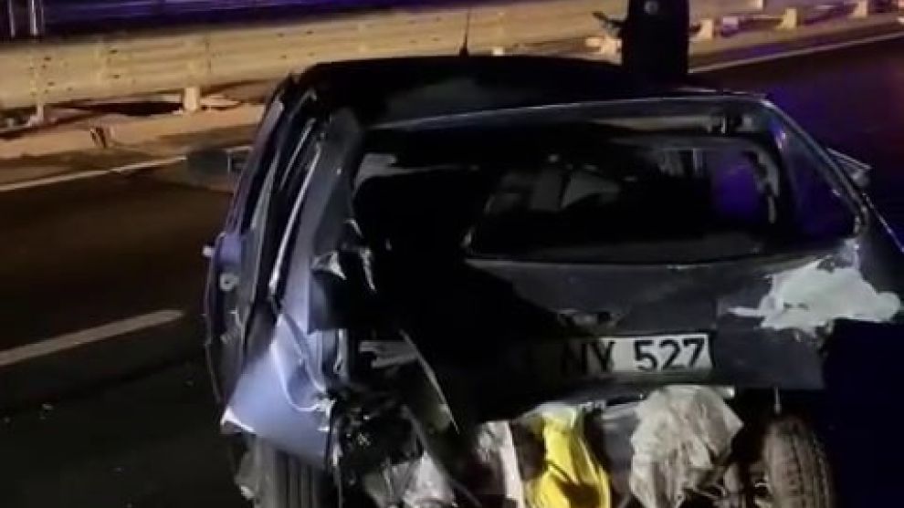 Yeni açılan köprülü kavşakta iki otomobil çarpıştı: 5 hafif yaralı
