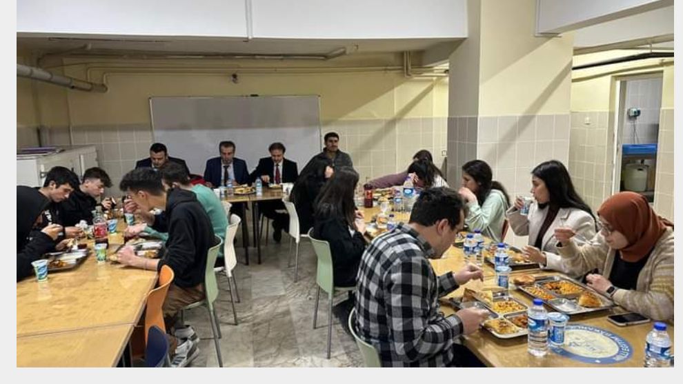 Kıbrıscık’ta Kaymakam, Milli Eğitim Müdürü ve Müftü,  Öğrencilerle İftar açtı