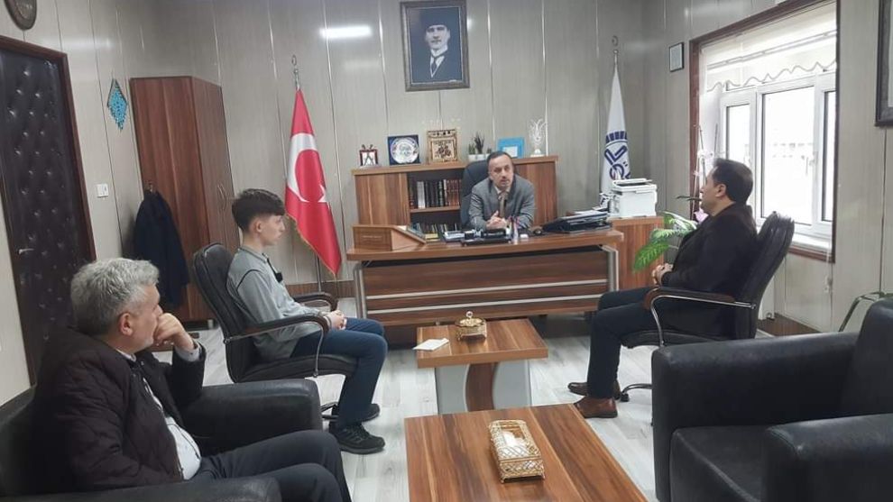 Ortaokul öğrencisi, şiir yarışmasından kazandığı para ödülünü Gazze’ye bağışladı