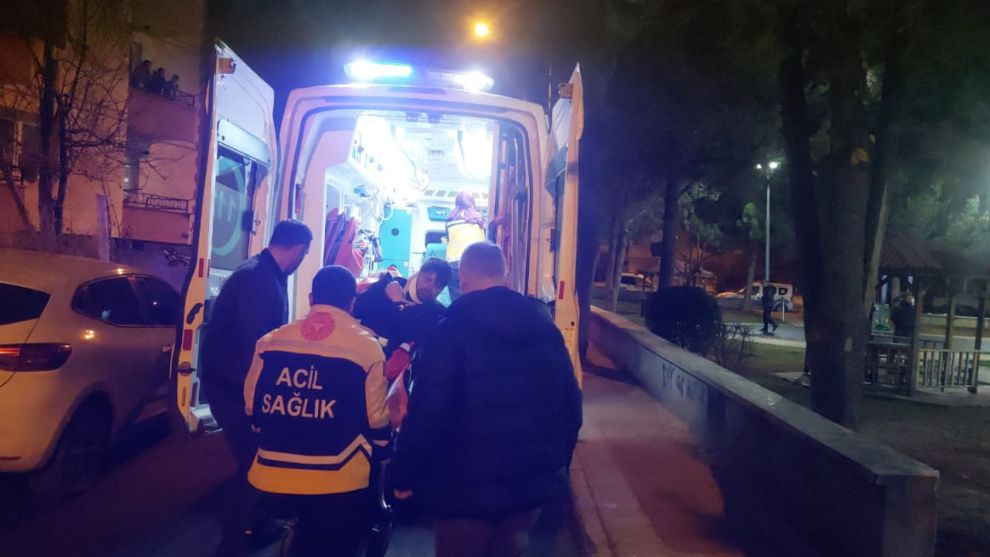 Parkta tüfekle ayaklarından vuruldu