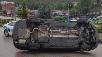 Kayganlaşan yol kazaya neden oldu; 3 yaralı