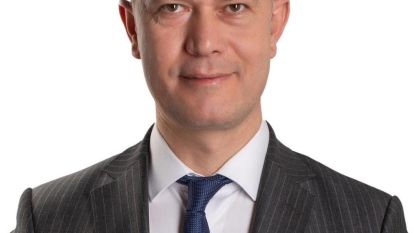 Yerde yuvarlanması tepki çeken AK Partili meclis üyesi görevinden istifa etti