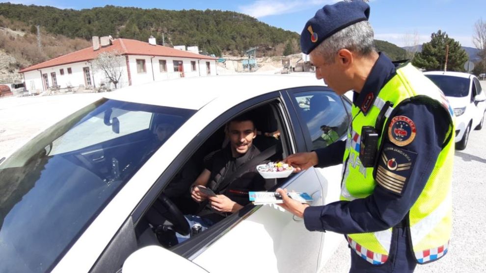 Bolu Jandarması sürücülere Sürpriz