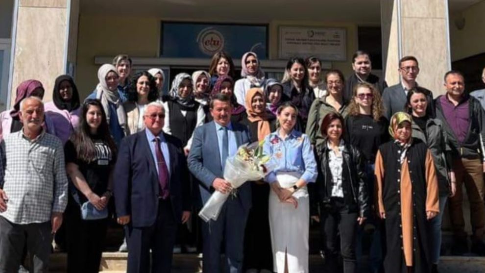 Bolu'nun sevilen öğretmeni emekli oldu