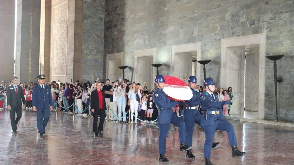 Başkan Hürriyet Anıtkabir’i ziyaret etti