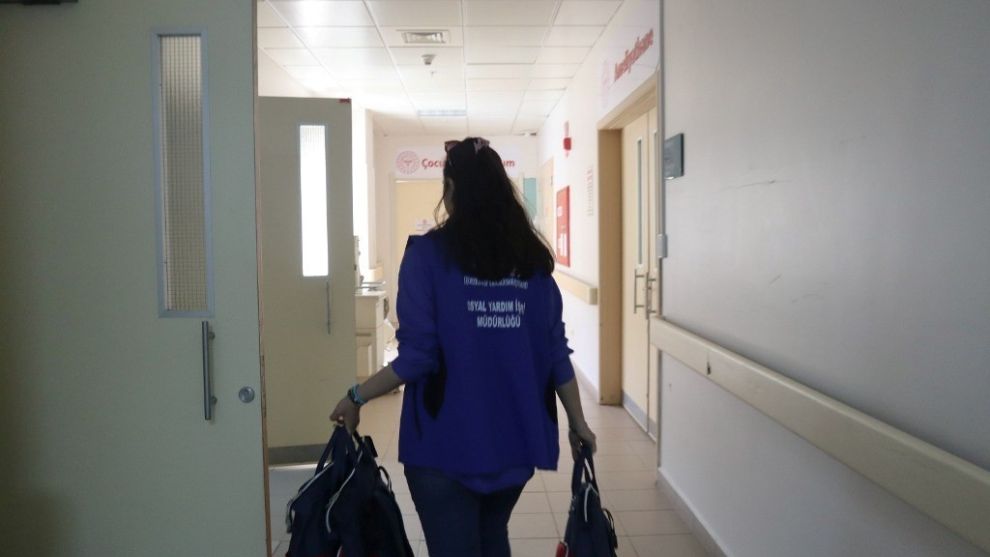 Bebeklerin ilk hediyesi Başkan Özlü’den