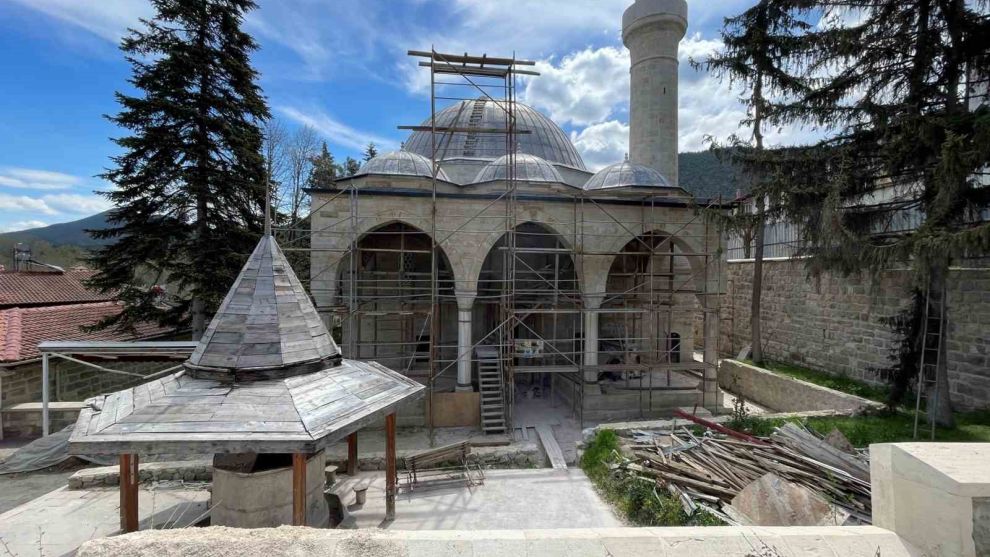 Birçok badire atlatan Osmanlı’nın 508 yıllık camisi, tarihe tanıklık ediyor
