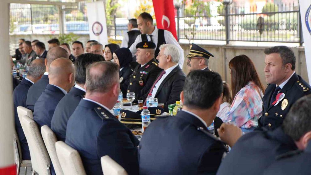 Bolu’da tüm kent bayramda kucaklaştı