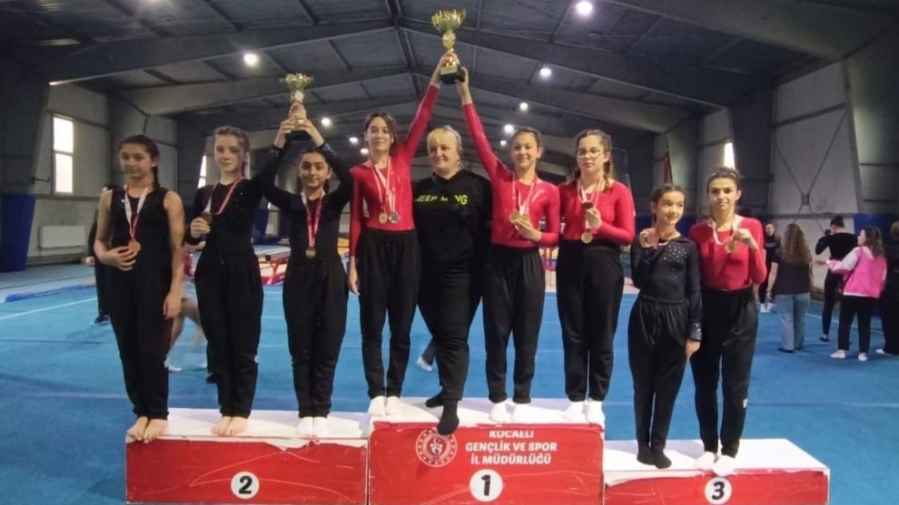 Çayırova’nın yıldız sporcularından 11 madalya, 2 kupa