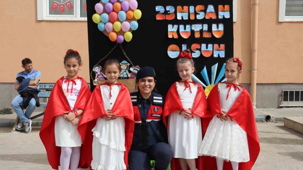 Çocukların bayramına ortak oldular