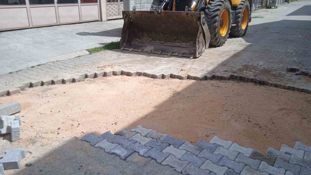 Erenler’de fen işleri ekipleri sahada