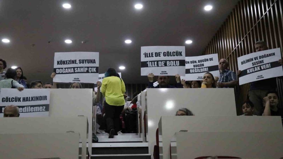 Gölcük’te bungalovların kiralanması krizi belediye meclisine yansıdı: Gölcük Platformu meclisi bastı