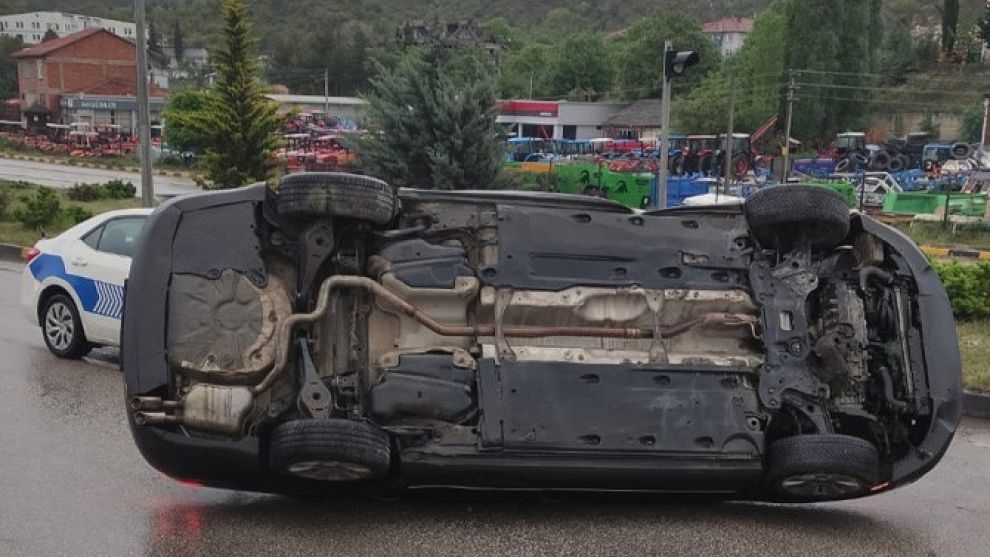 Kayganlaşan yol kazaya neden oldu; 3 yaralı