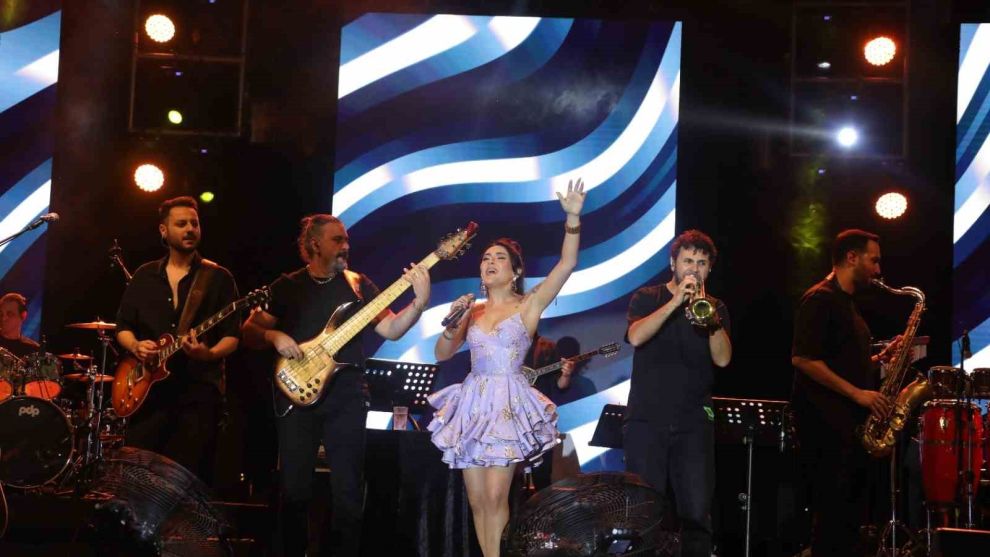 Melek Mosso 23 Nisan’da Bolululara konser verdi