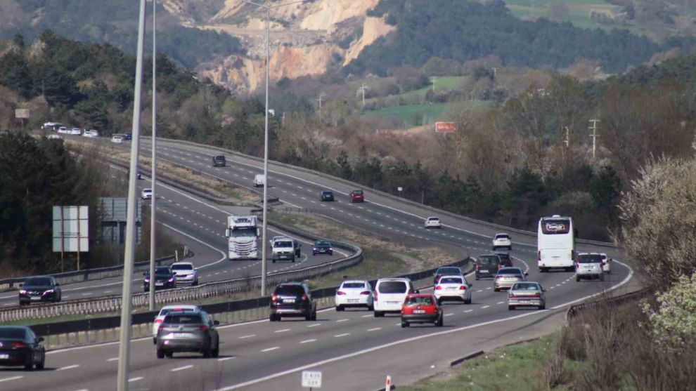 Tatilin son gününde TEM’in Bolu geçişinde trafik akıcı