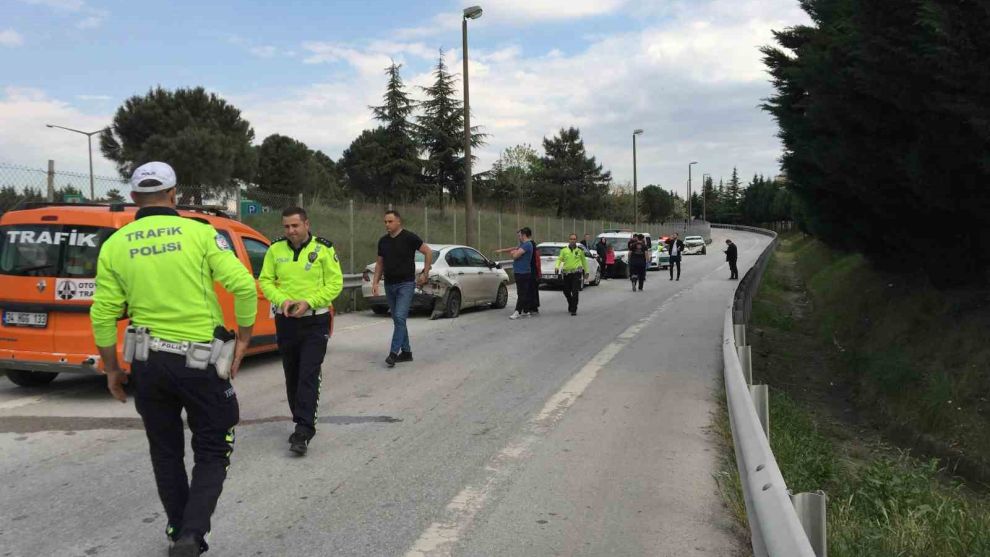 TEM’de zincirleme kaza: 4 yaralı