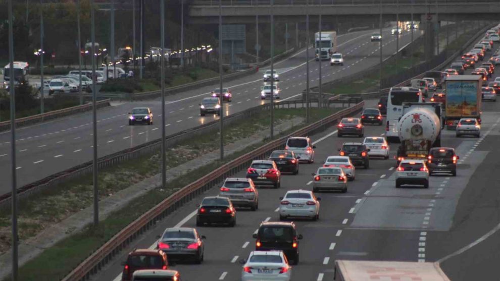 TEM’in Bolu geçişinde tatilcilerin trafik çilesi