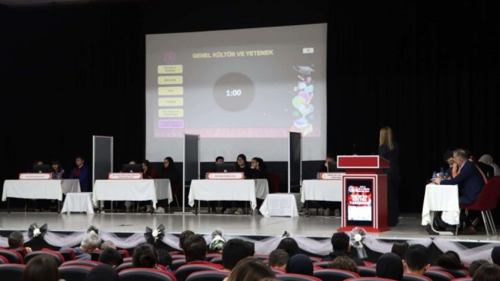 Liseler arası bilgi yarışması başladı