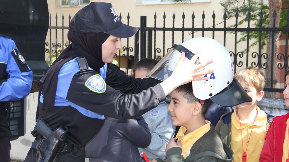Meslek Tanıtımı Gezisi: Çocuklar Emniyetin İç Yüzünü Keşfetti