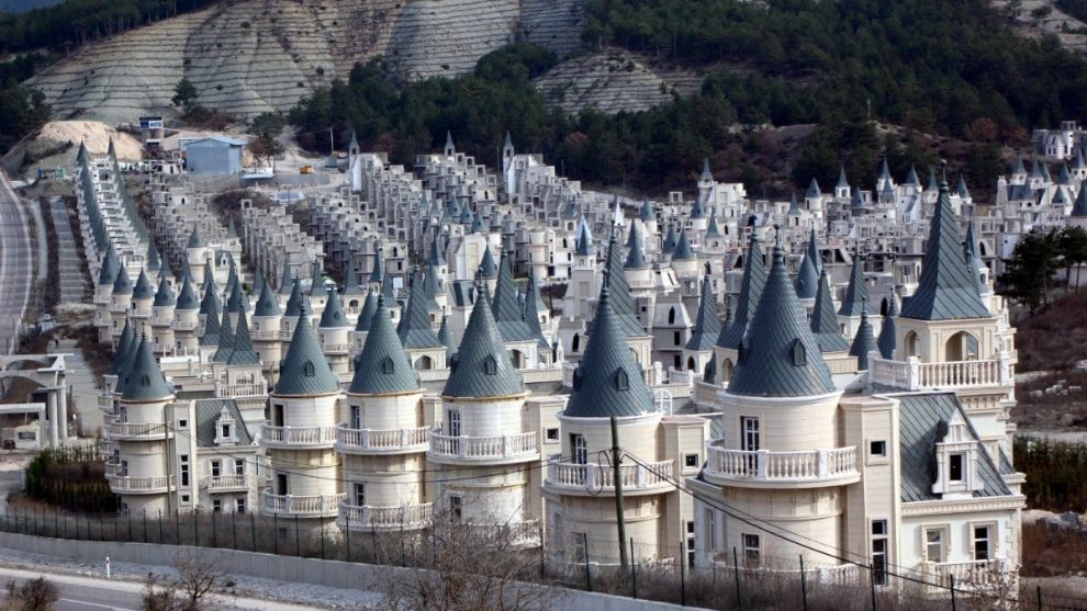 Burj Al Babas Minyatür Şatoları: Mudurnu'nun Hayalet Köyü