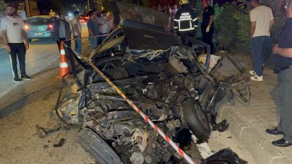 Beton mikseri, otomobili biçti: 1 ölü, 1 yaralı