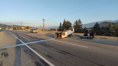 Bolu'da kontrolden çıkan otomobil tepetaklak oldu: 1 yaralı