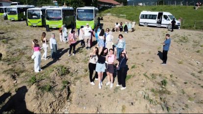 Turistler, şelalesi barajı ve mağarasıyla Yığılca'ya hayran kaldı