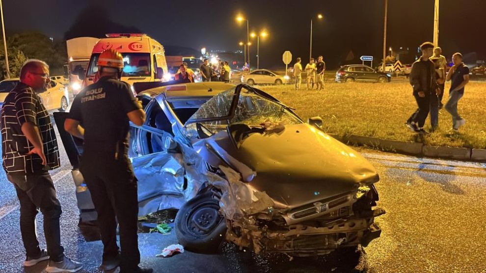 Dönel kavşakta feci kaza: 4 yaralı