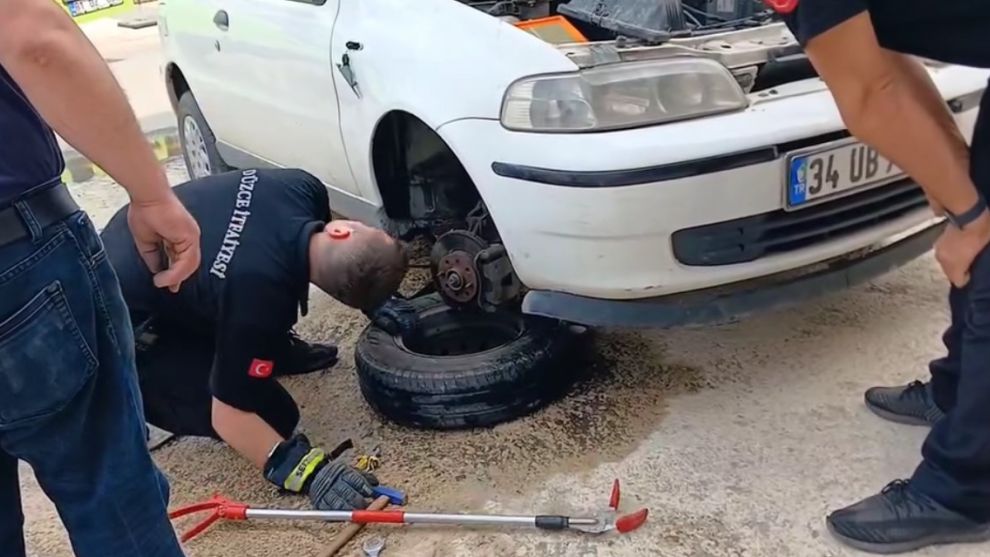 Otomobilin tekeri sökülmeden çıkmadı