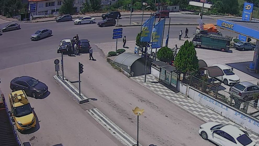 Bolu'da eşine küfür eden 3 kişiyi hastanelik etti