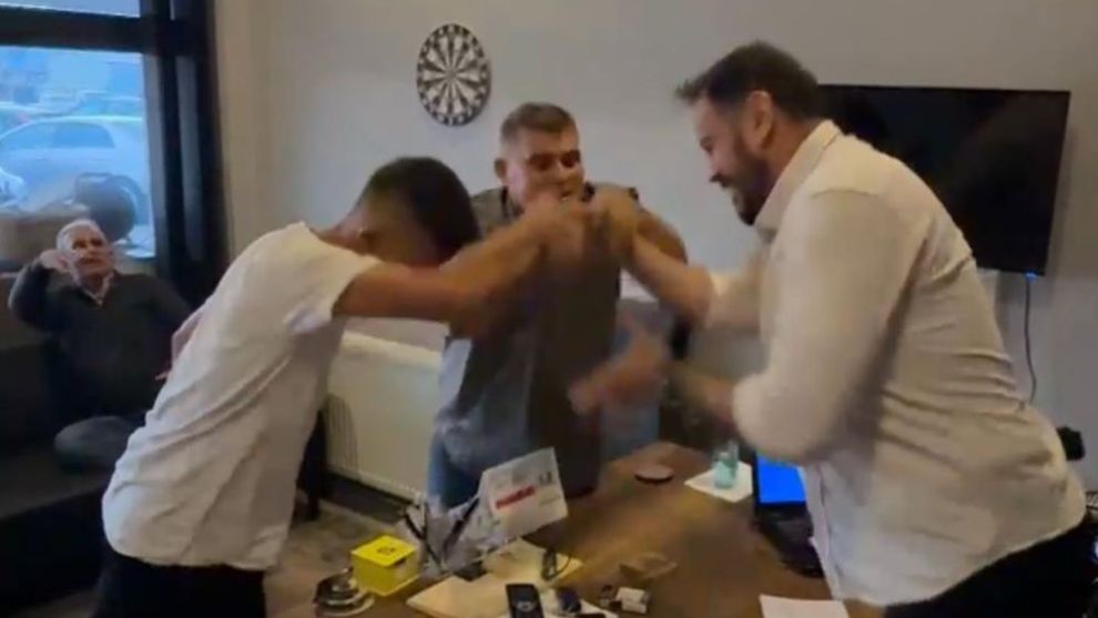 Otomobil pazarında kavga gibi pazarlık