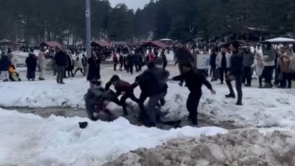 Bolu'da hamsi festivalinde yumruklar havada uçuştu