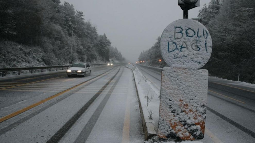 Bolu Dağı'nda kar etkili oluyor