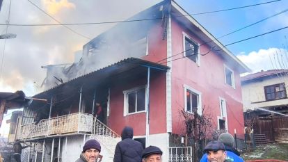 Bolu'da baca yangını evi küle çevirdi