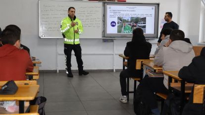 Öğrencilere trafik kuralları anlatıldı