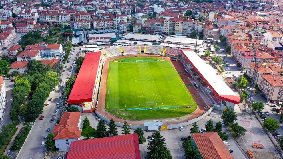 Bolu Atatürk Stadyumu Elektrik tesisatı yetersizliğinden ve Depreme Dayanıksızlıktan kapandı.