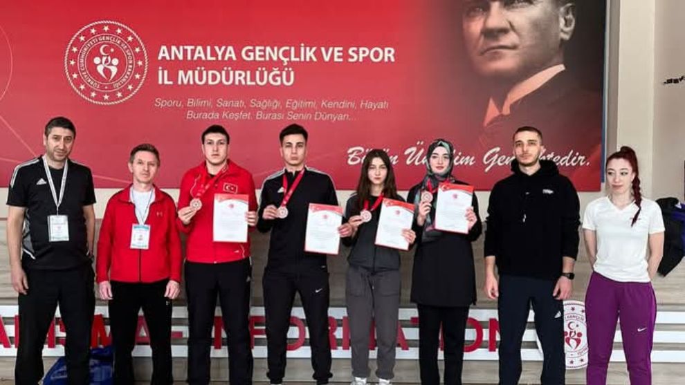 Bolu Kick Boks Takımı  Antalya'da Türkiye Şampiyonasında 1 ikincilik,  4 üçüncülük aldı.