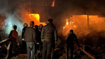 Bolu'da ahır ve samanlık alev alev yandı