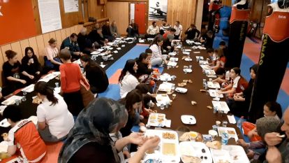 Kick boksçular hem spor hem de iftar yaptı
