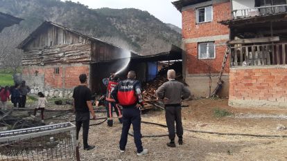 Odunluk yangını büyümeden söndürüldü