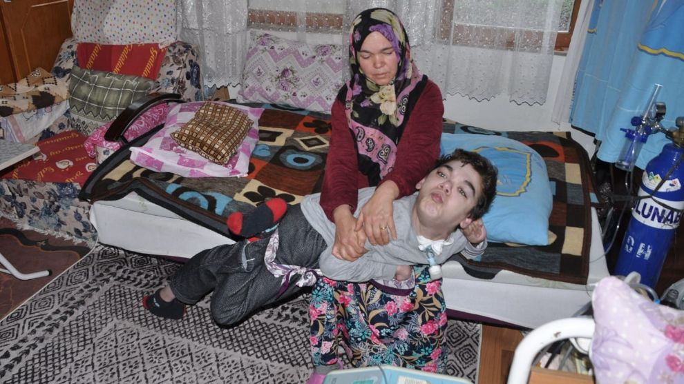 Bir köy onu çok sevdi, şimdi gözyaşlarıyla uğurluyor