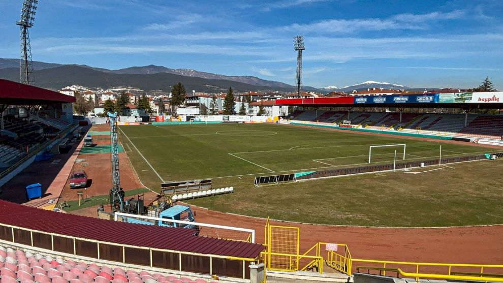 Bolu Atatürk Stadyumu depreme dayanıklı olmadığı gerekçesiyle kapatıldı